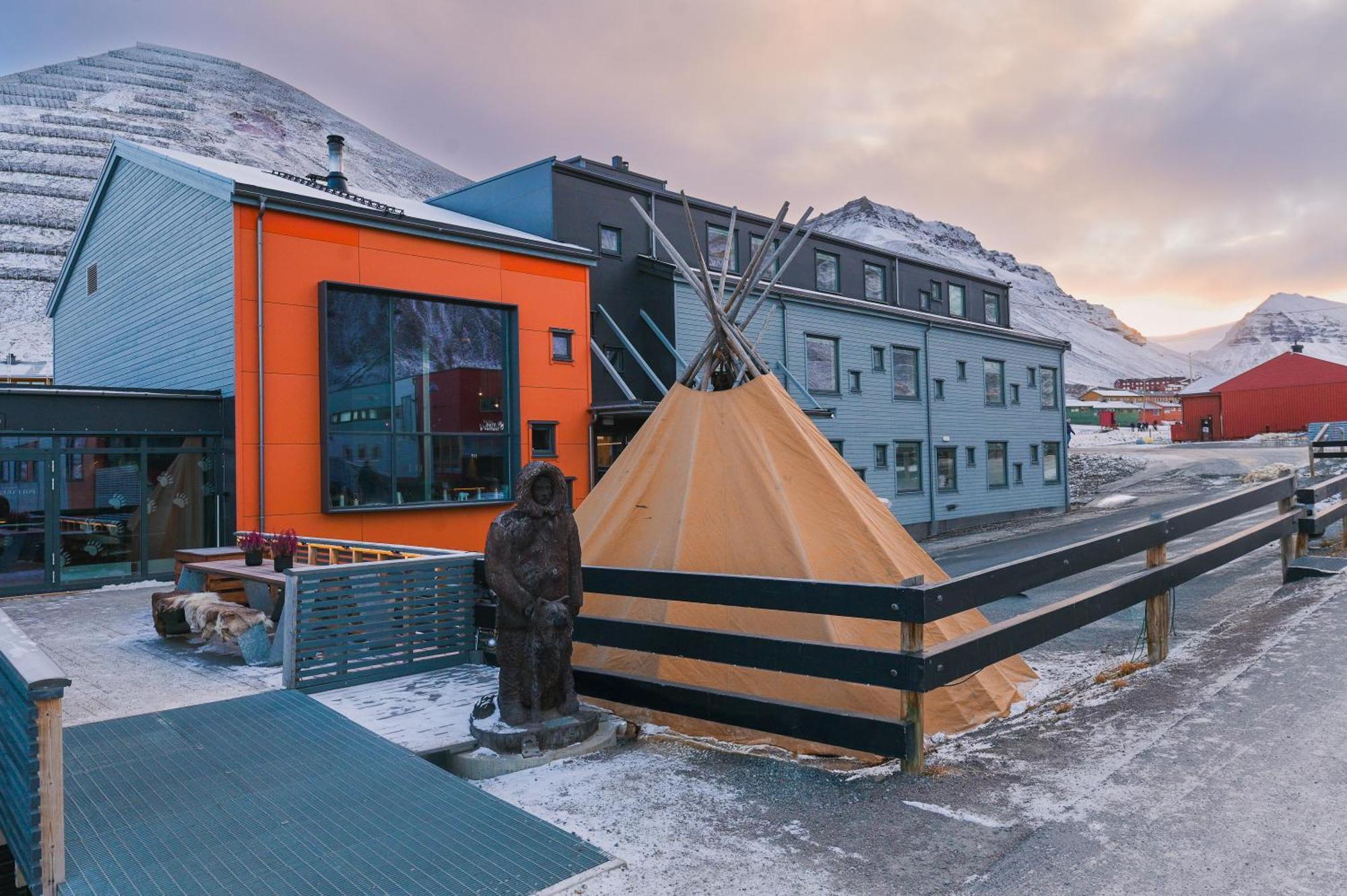 Svalbard Hotell | Polfareren Longyearbyen Ngoại thất bức ảnh
