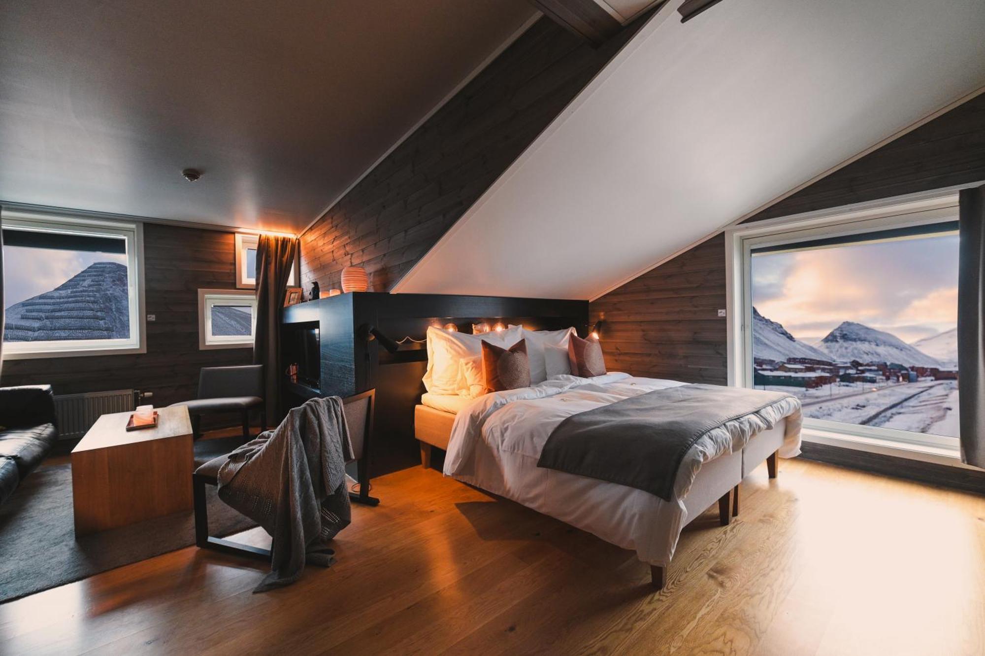 Svalbard Hotell | Polfareren Longyearbyen Ngoại thất bức ảnh
