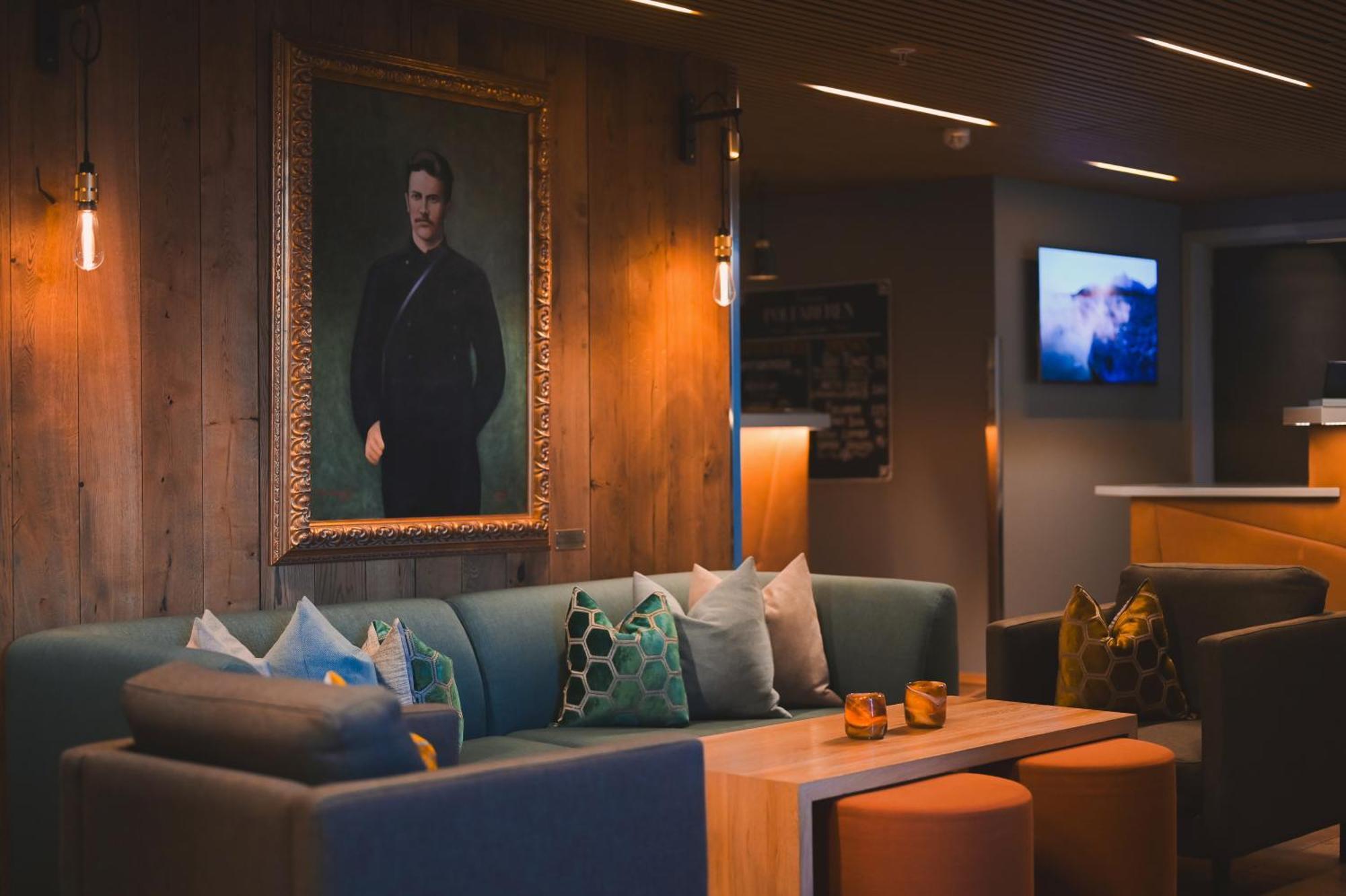 Svalbard Hotell | Polfareren Longyearbyen Ngoại thất bức ảnh